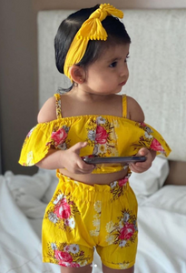 Yellow Floral Top Shorts Outfit